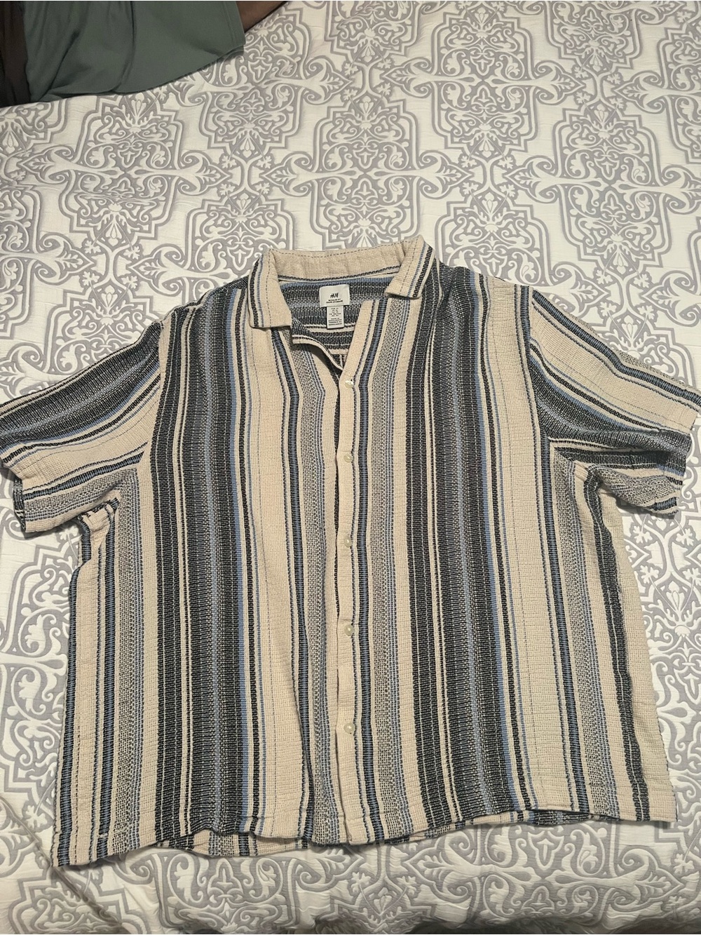 H&M Men's Short-Sleeve Button-Up Shirt - Cream & Blue Stripes